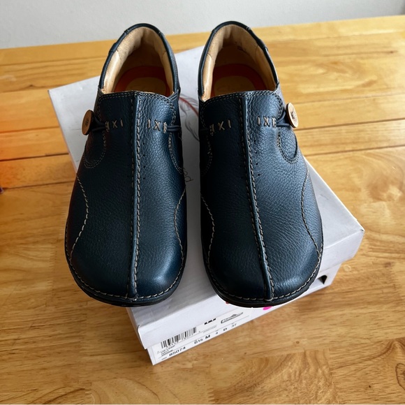 Brand New unstructured Clark’s women’s size 6.5 Un-Loop Navy Marine - Picture 4 of 4